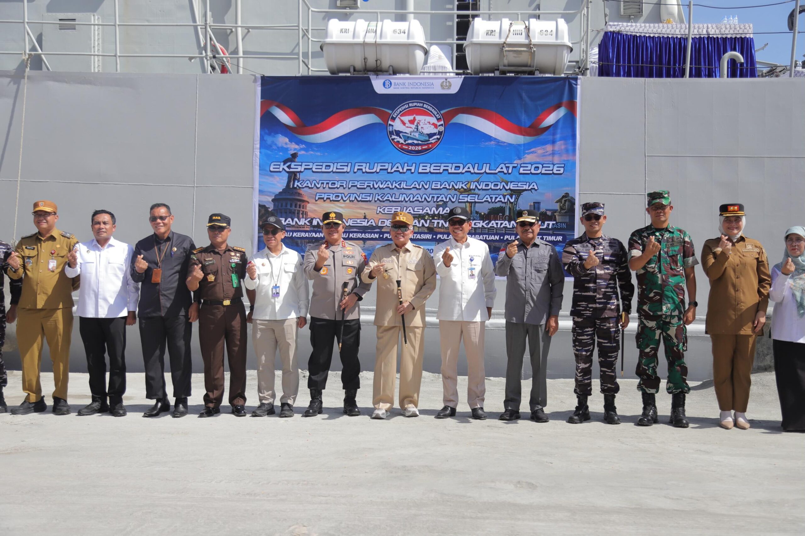 Kapal Tanker TNI 'singgah' di Kota Seribu Sungai dalam Ekspedisi Rupiah Berdaulat 2026